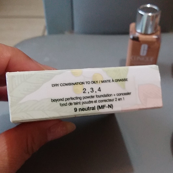 Clinique powder neutral 14.5g/2 SPF 15 foundation - Picture 5 of 6